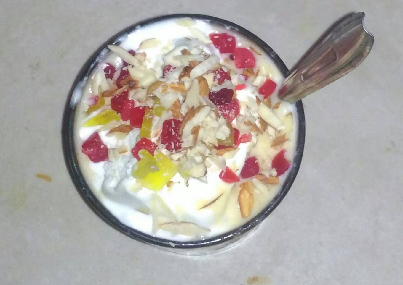 Mango shake with ice cream