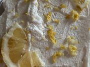 Una foto di dolce con pavesini limone
