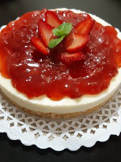 Una foto de Cheesecake de frutilla. sin horno. Súper fácil