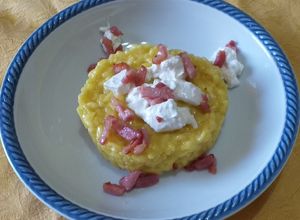 Foto di Risotto zafferano, burrata e pancetta croccante🥓