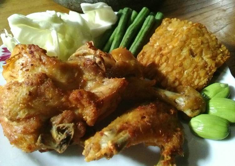 Ayam lalapan mama faris