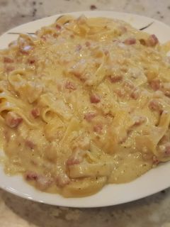 Una foto de Tagliatelli en salsa de queso azul y bacon