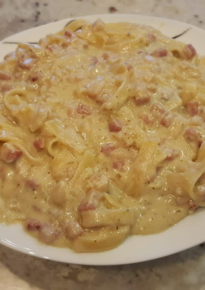 Una foto de Tagliatelli en salsa de queso azul y bacon