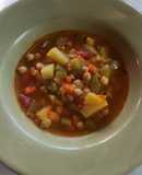 Sopa de garbanzos con verduras