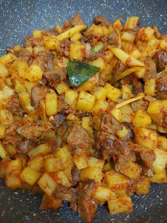 Langkah Mudah untuk Membuat Resep Sambal goreng ati kentang yang  Bikin Ketagihan Anti Ribet, Mantap