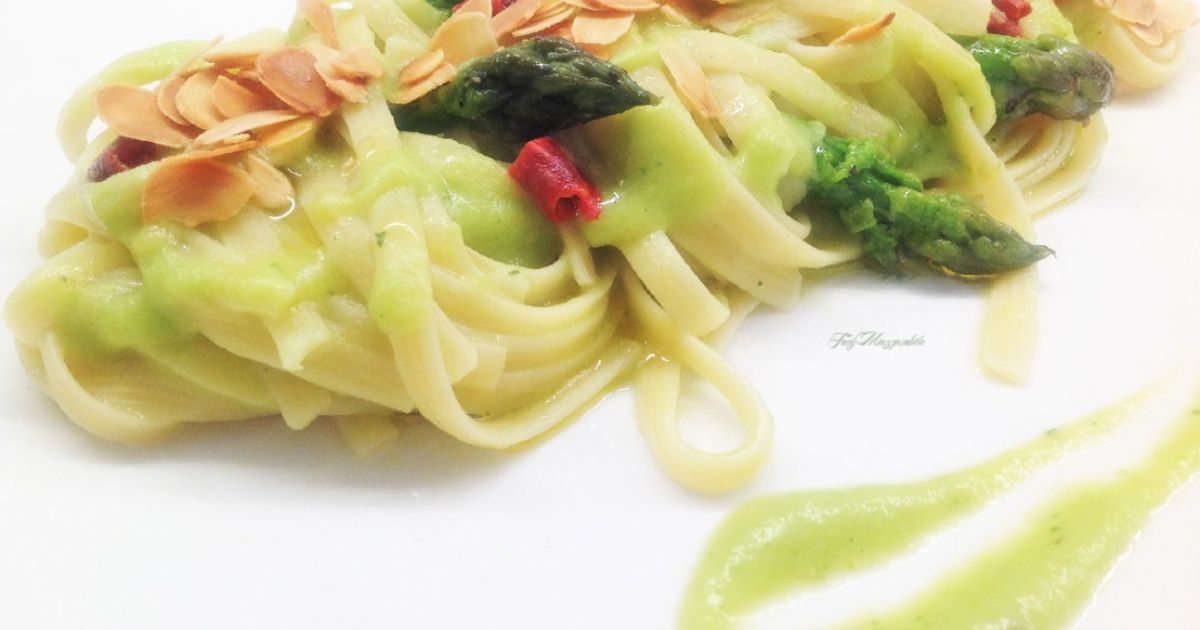Ricetta Linguine Con Crema Di Asparagi E Lamelle Di Mandorle Tostate di ...