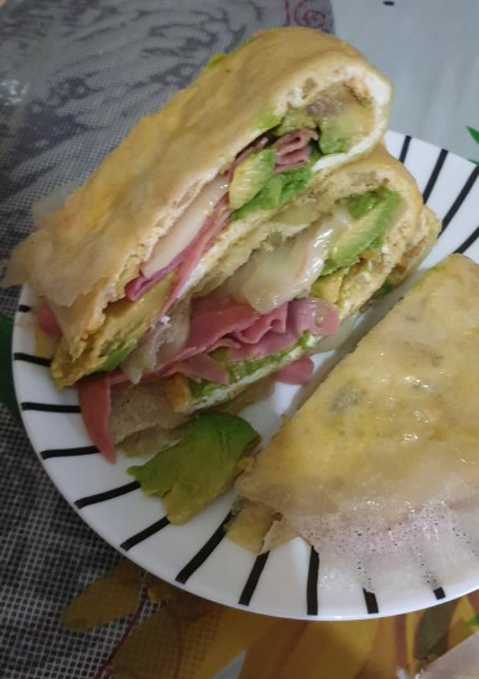 Una foto de Sándwich de tortilla francesa rellena para la cena
