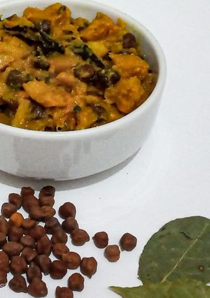 A picture of Kumror Chakka Vegan pumpkin curry with black chickpeas.