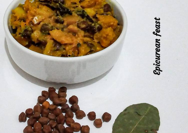 Fresh Kumror Chakka Vegan pumpkin curry with black chickpeas