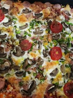 عکسی از دستور پیتزا با خمیر دست ساز با تمام نکات 🍕
