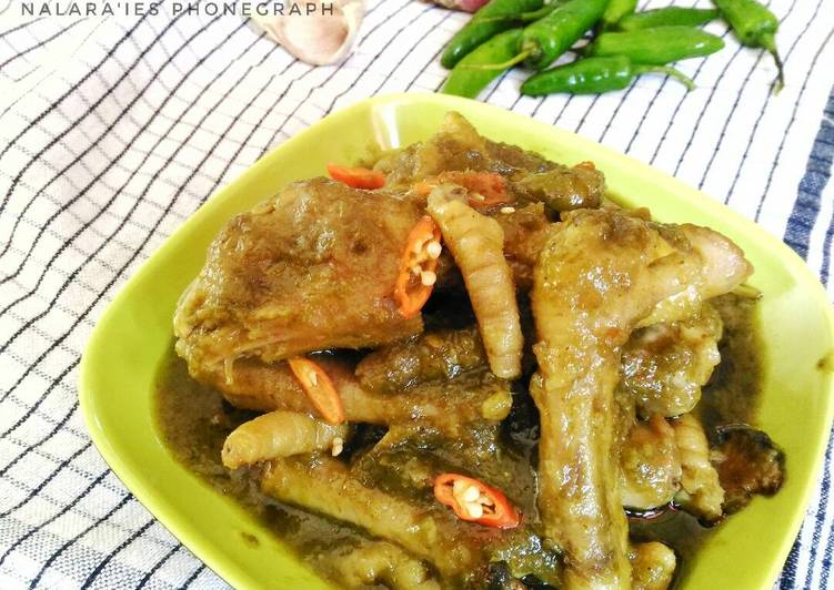 Kepala dan Ceker Ayam Mutilasi Cabe Ijo