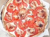 Tarte au thon, tomates, moutarde et chèvre