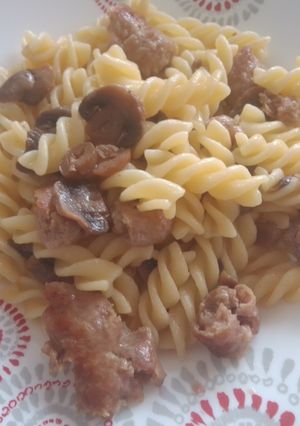 Foto di Pasta salsiccia e funghi