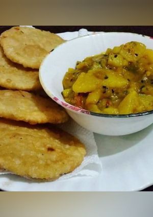 A picture of Daal Kachori.