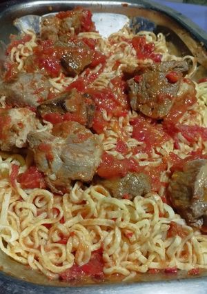 Una foto de Pasta casera con tuco de la Nonna (con bondiola)