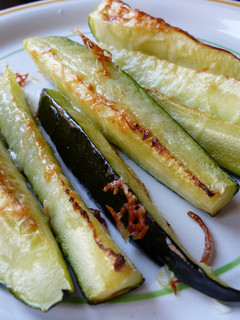 Una foto de Tiras de calabacín con queso