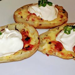 A picture of Potato Skins w/ Cheese & Bacon.