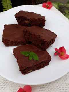 Una foto de Brownie con naranja