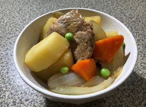 Una foto de Nikujaga (Nikujyaga) ~Carne con Papas Estilo Japoñes~