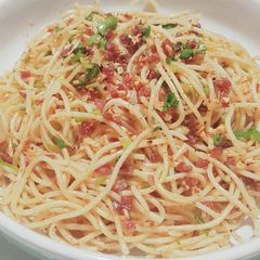 A picture of Aglio Olio and Corned Beef bits.