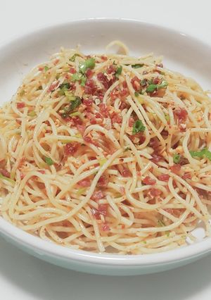 A picture of Aglio Olio and Corned Beef bits.