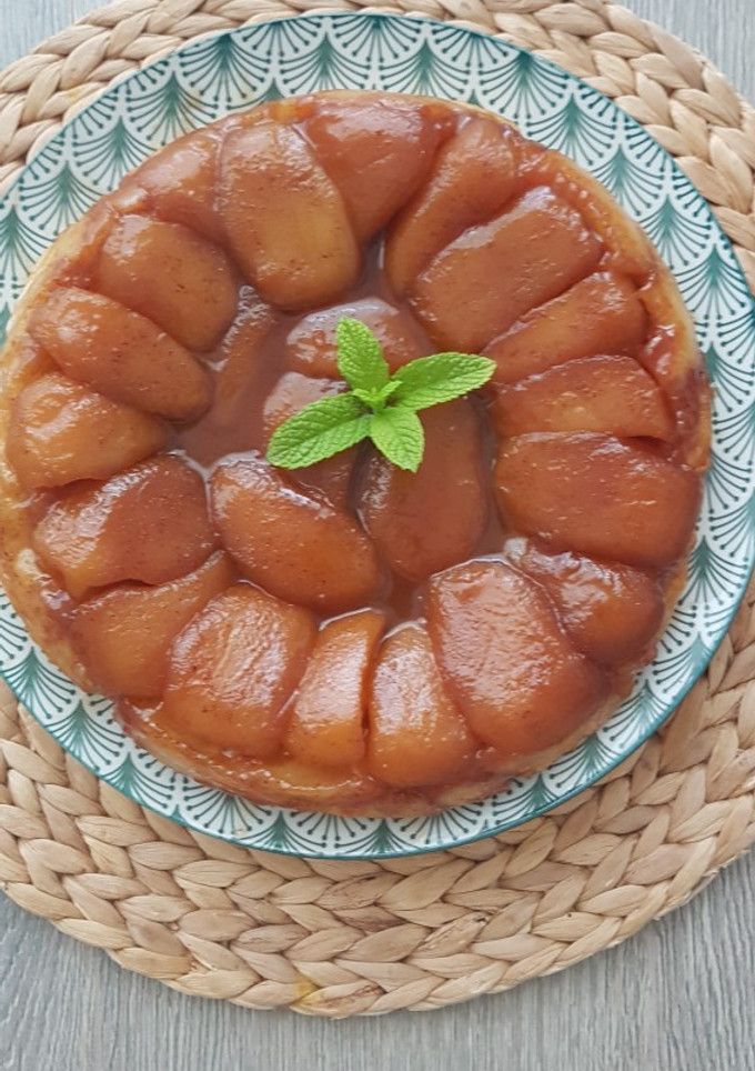 Una foto de Tarta Tatin de manzana y hojaldre