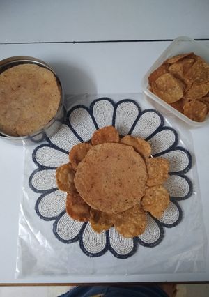 A picture of Faradi Snacks - Rajgira Puri and Rajgira Khakhra #SF.