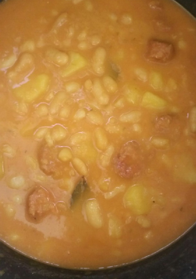 Una foto de Habichuelas con patata y chorizo