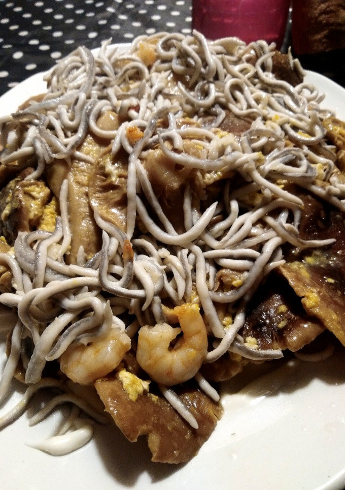 Una foto de Revuelto de setas de cardo con gulas