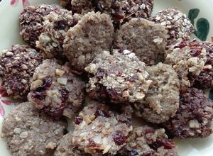 Una foto de Galletitas de avena plátano, de granola y de cacao nuez