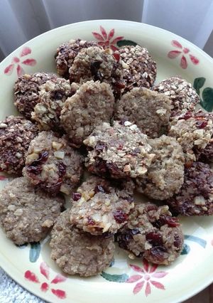 Una foto de Galletitas de avena plátano, de granola y de cacao nuez