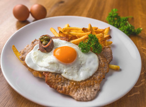Sertésszelet recept Holstein módra recept fotója