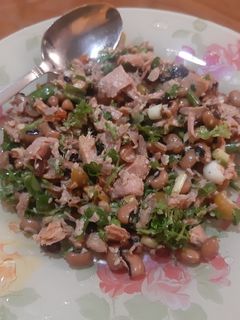 عکسی از دستور سالاد تن ماهی و لوبیا چشم بلبلی