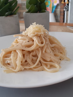 Una foto de Tallarines a la carbonara de puerros