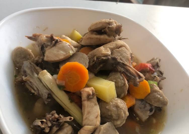 Sop ayam bakso