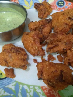 मूंग डाल पकोडा (Moong dal pakora recipe in hindi) रेसिपी मुख्य फोटो