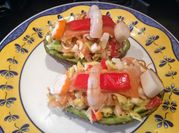 Una foto de aguacates rellenos de marisco