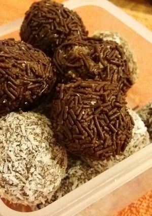 Una foto de Cocadas/Trufas de porotos negros