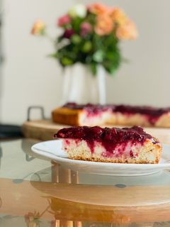 Фото Пиріг з вишнею та творогом 🍒.