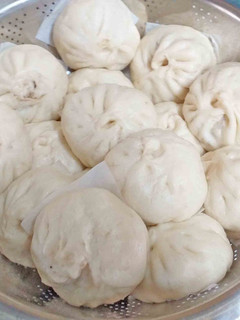A picture of Vegetable Buns by Ping Jie.