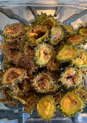 કારેલા ની ચિપ્સ (Karela Chips Recipe In Gujarati) રેસીપી મુખ્ય ફોટો