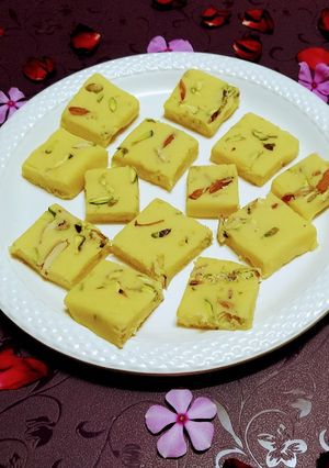 "मावा बर्फी" रेसिपी चे मुख्य फोटो 