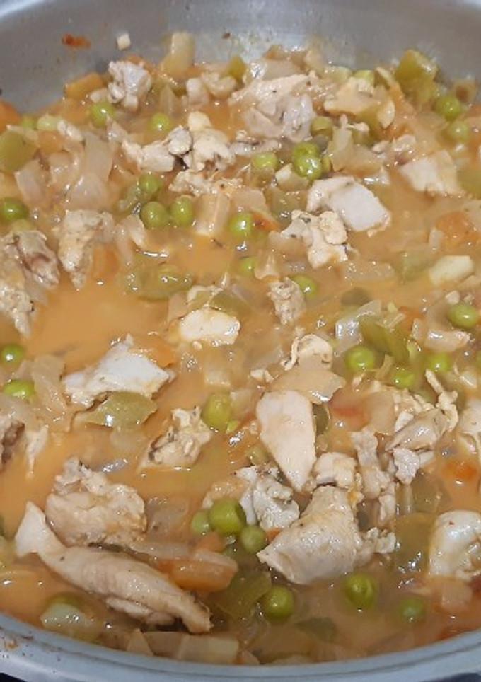 Una foto de Pollo en salsa