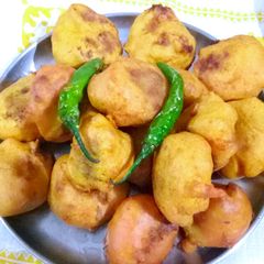 A picture of Aloo Chop Alu Bonda.