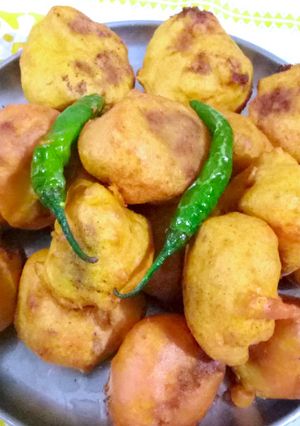 A picture of Aloo Chop Alu Bonda.