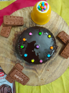એગ્લેસ કેક (Eggless Cake Recipe in Gujarati) રેસીપી મુખ્ય ફોટો
