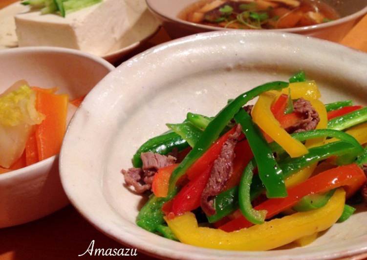 Peperoni saltati con carne di manzo