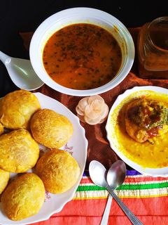 उड़द दाल की कचौड़ी (Urad dal ki kachodi recipe in hindi) रेसिपी मुख्य फोटो