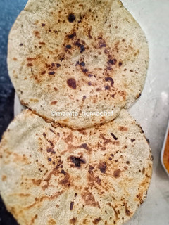બાજરી નો રોટલો (Millet Rotlo Recipe In Gujarati) રેસીપી મુખ્ય ફોટો