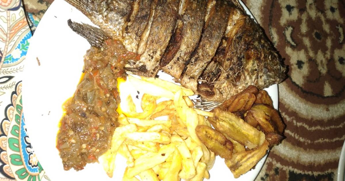 Fried tilapia fish with chips sauce and plantain Recipe by Cute aurah's